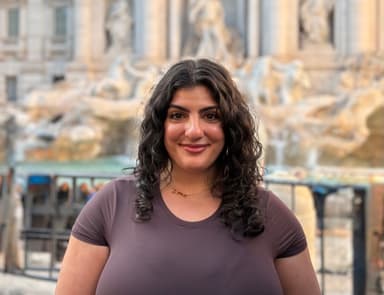 Leona Esmaeily-Aimua